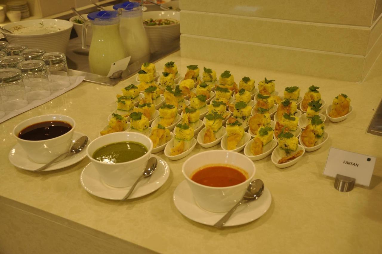 Ambar Sarovar Portico Gandhidham Luaran gambar